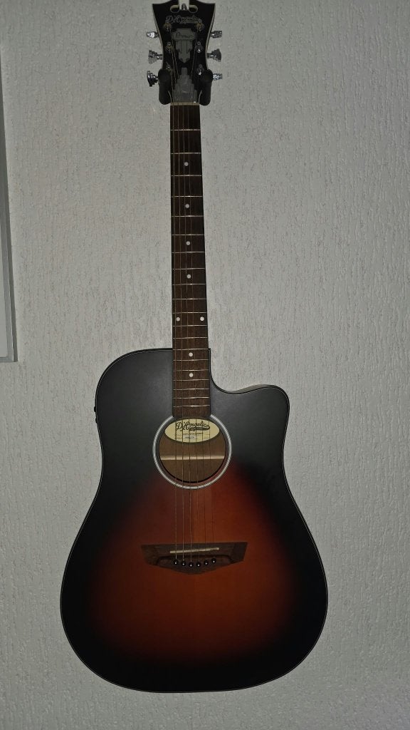 D'Angelico Dreadnought en Harley Benton Small Body gitaar, Ophalen, Gebruikt, Western- of Steelstringgitaar, Met (piezo-)element