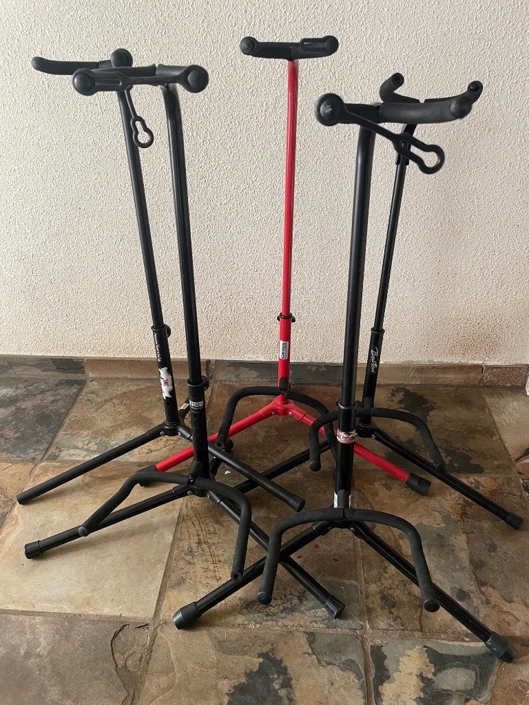 Foto 4 van 4 Gitaar standaarden + een incomplete