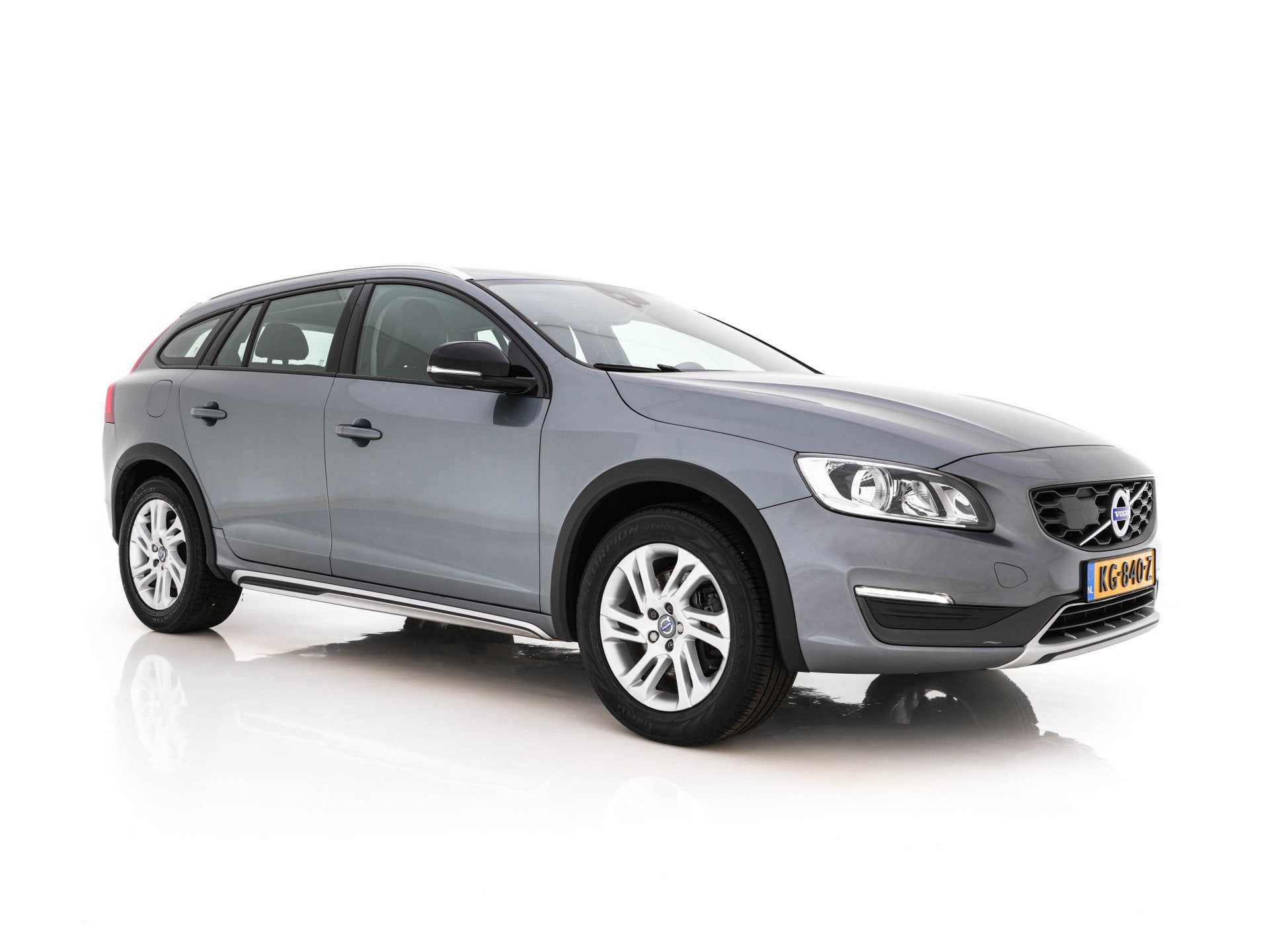 Volvo V60 Cross Country 2.0 D3 Momentum Business *LEATHER |, Auto's, Volvo, Voorwielaandrijving, Automatische klimaatregeling