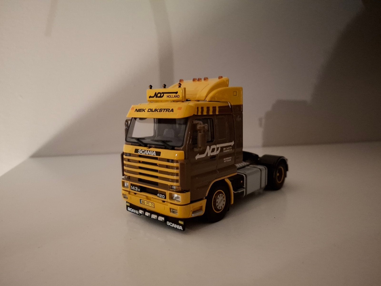 Wsi Scania 143M Niek Dijkstra Heerenveen, Hobby en Vrije tijd, Modelauto's | 1:50, Ophalen of Verzenden, Zo goed als nieuw, Bus of Vrachtwagen