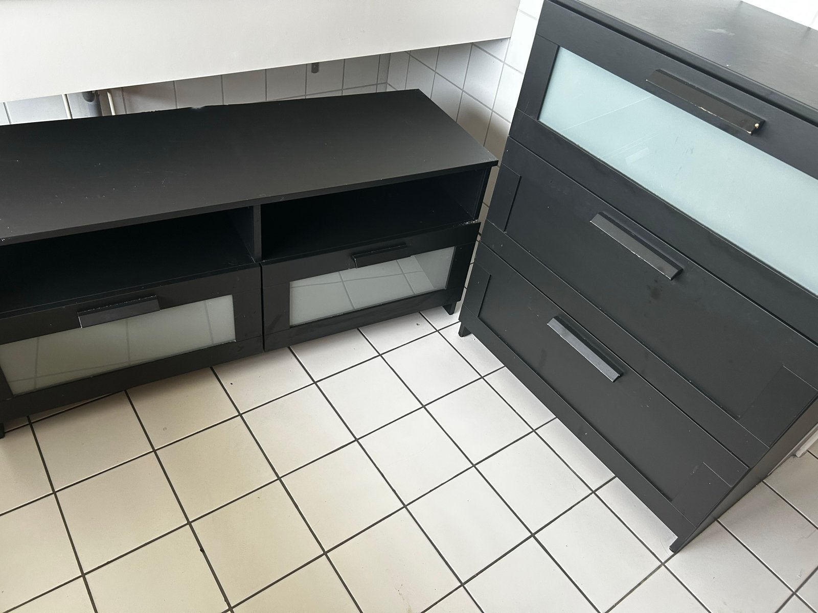 2 zwarte kasten - TV-meubel en ladekast, Ophalen, Gebruikt, 100 tot 150 cm, 25 tot 50 cm