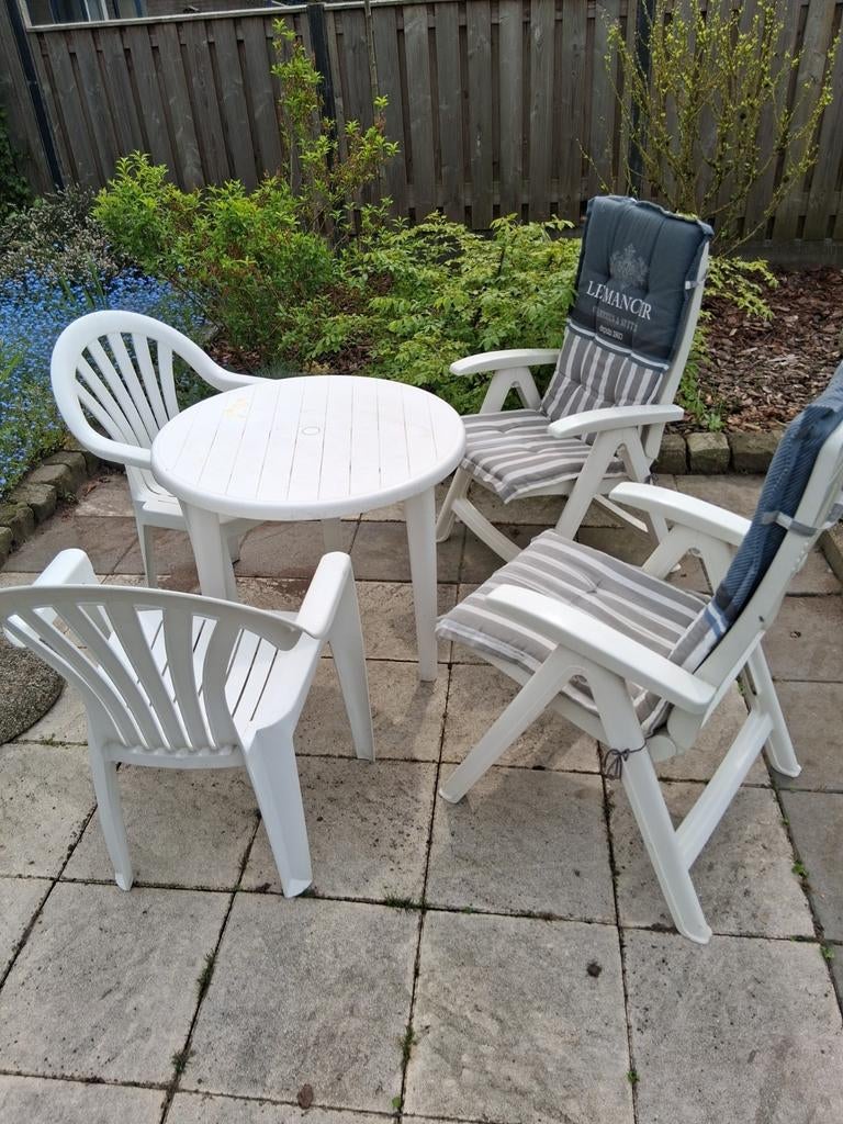 Tuinset Allibert kuipjes en Hartman tafel en stoelen verst., Ophalen, Gebruikt, Kunststof