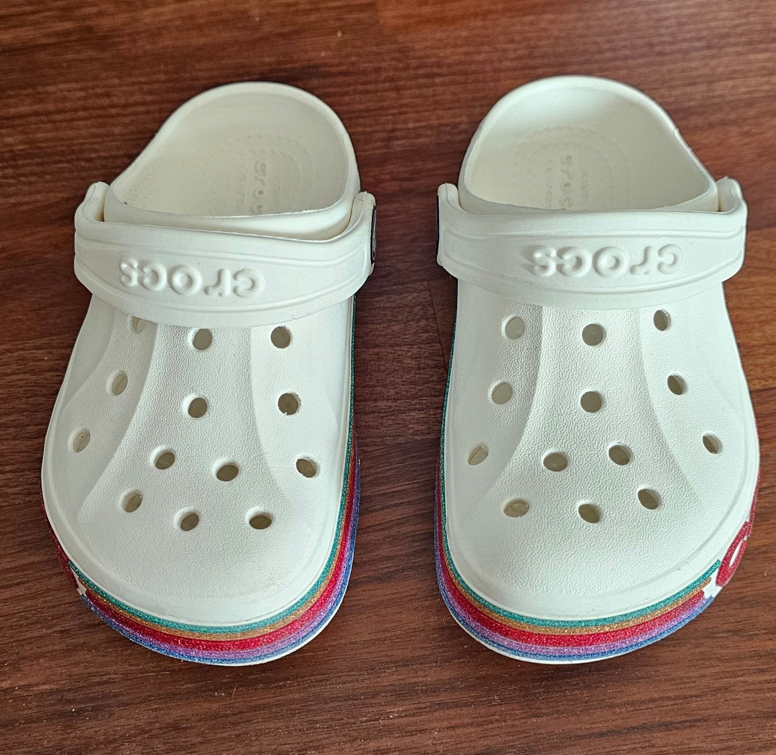 Crocs regenboog klompjes kinder maat 25/26, Crocs, Meisje, Schoenen, Ophalen of Verzenden