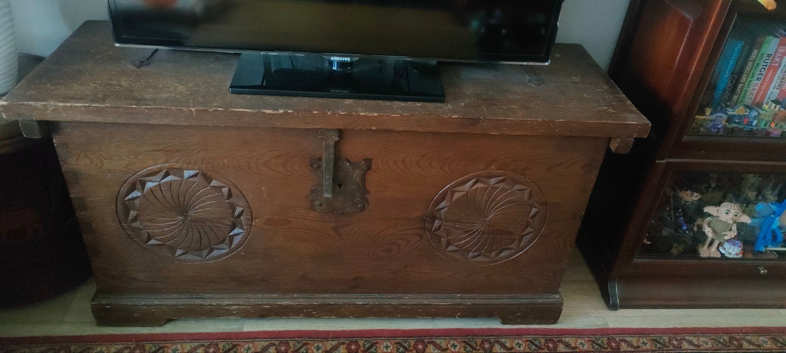 Antieke houten kist met houtsnijwerk, Ophalen, 50 – 75, Gebruikt, 100 tot 150 cm