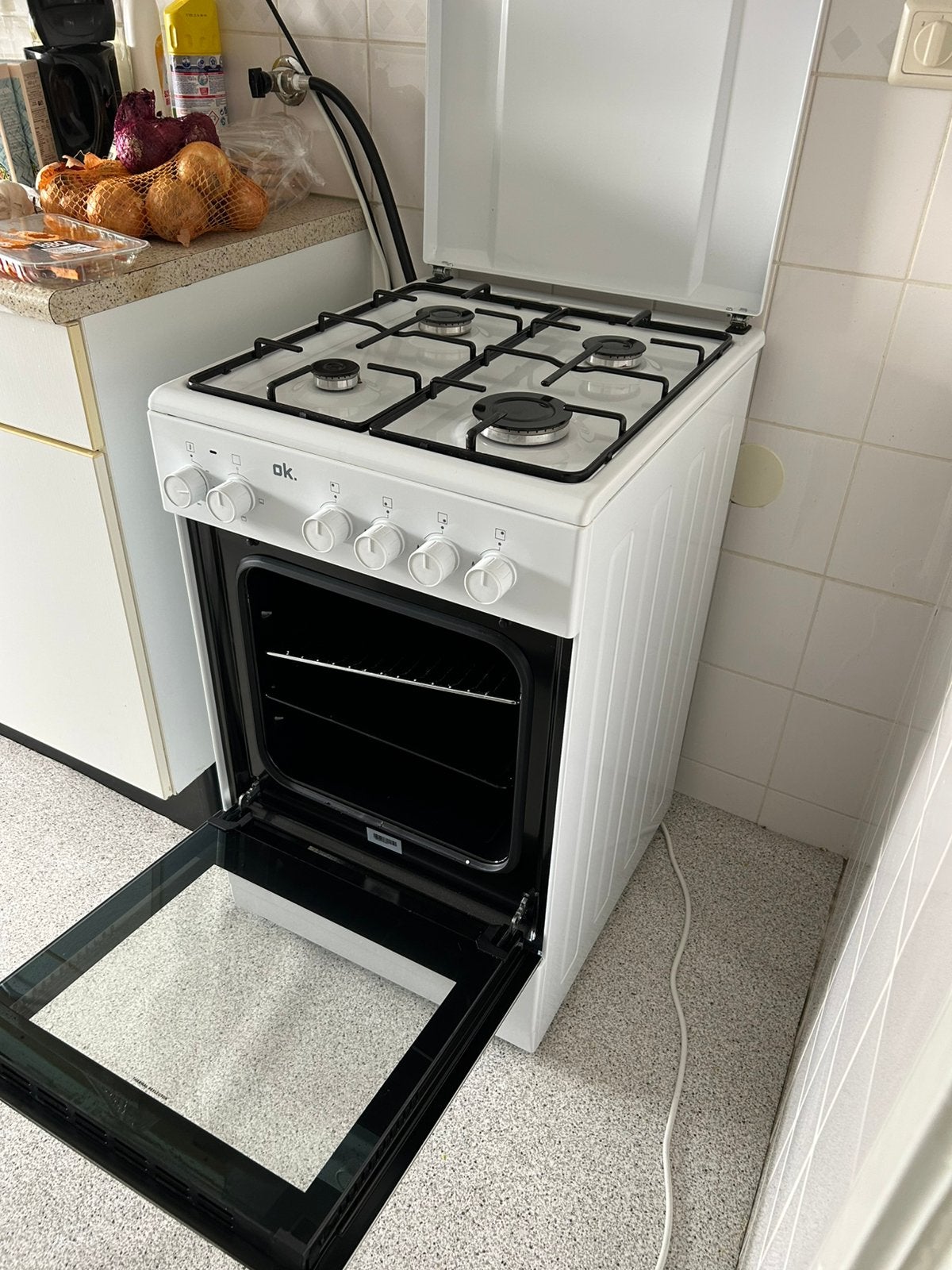 Net OK. gasfornuis met oven – 4 pits – wegens verhuizing, Ophalen, 4 kookzones, Zo goed als nieuw, Gas