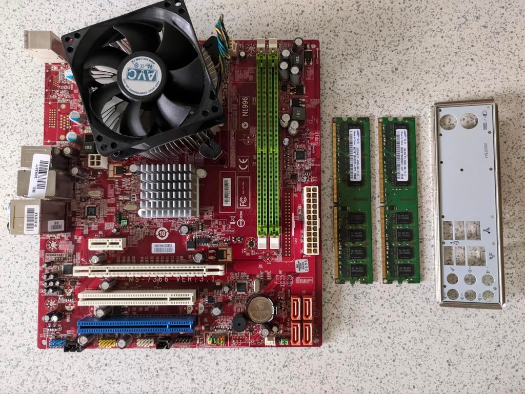 Moederbord MSI MS-7366 met Intel Core2 Quad  en 4GB DDR2 RAM, Computers en Software, Moederborden, Gebruikt, Ophalen of Verzenden