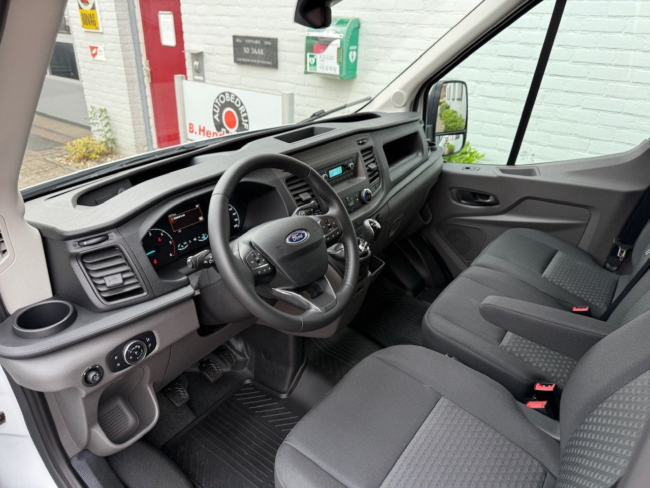 Ford Transit GB 350 L2H2 TDCi 105pk FWD Trend/ Trekhaak met, Keurmerk '100% Onderhouden', Dealer onderhouden, Stof, 4 cilinders
