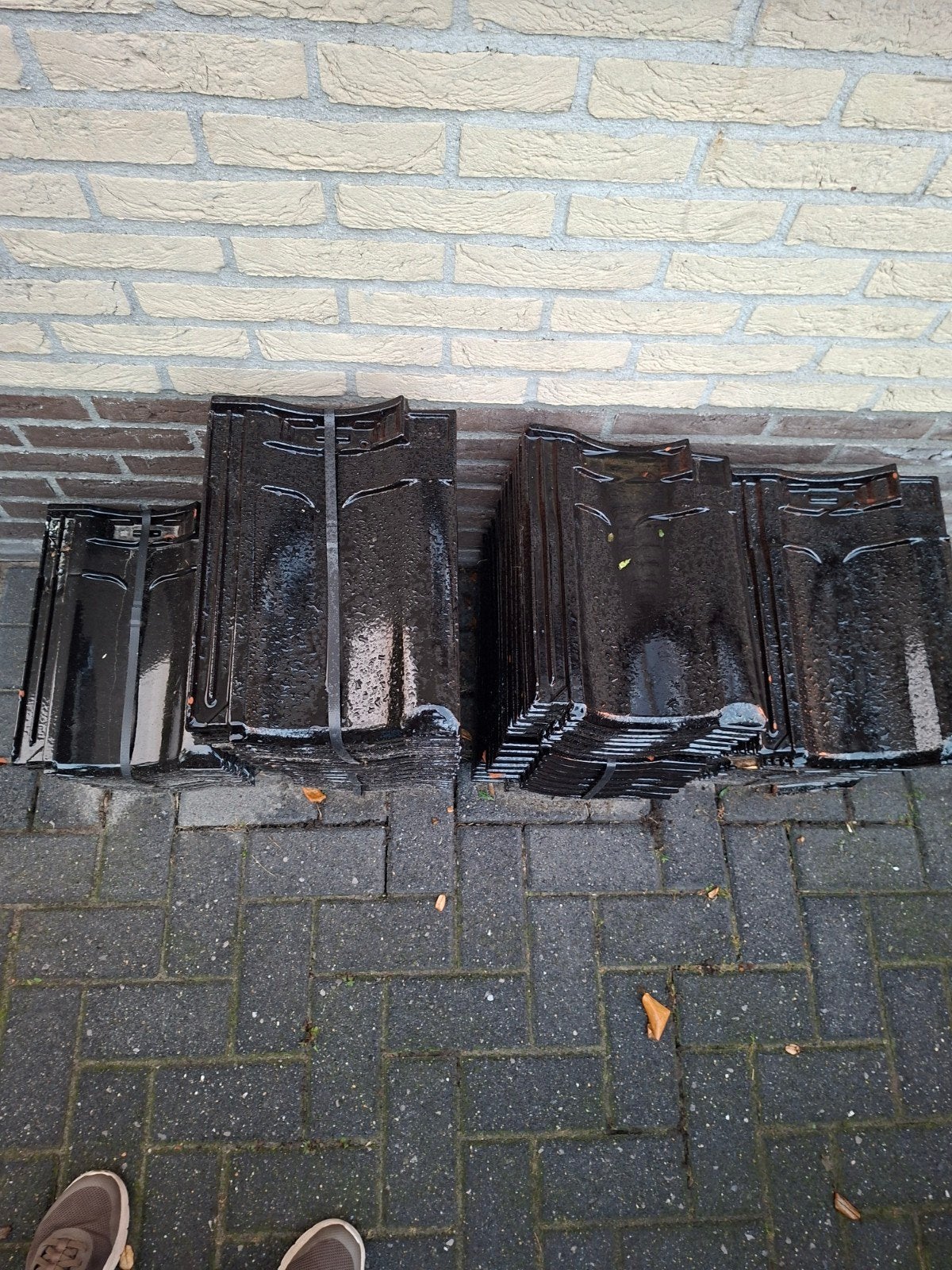 zwarte glanzende dakpannen €60, Doe-het-zelf en Verbouw, Dakpannen en Dakbedekking, Steen of Klei, Zwart, Nieuw, Ophalen of Verzenden