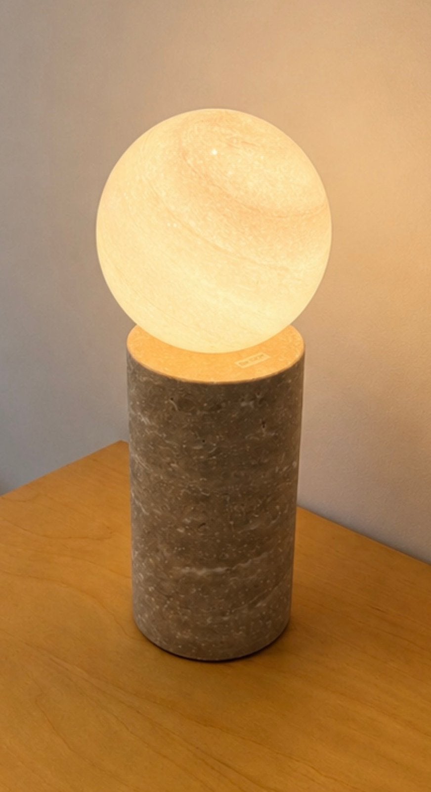Scandinavische tafellamp met glazen bol., Verzenden, Nieuw, Minder dan 50 cm