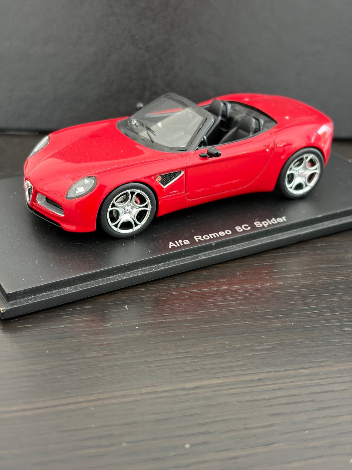 Spark 1:43 Alfa Romeo 8c Spider, Ophalen of Verzenden, Zo goed als nieuw, Auto, Overige merken