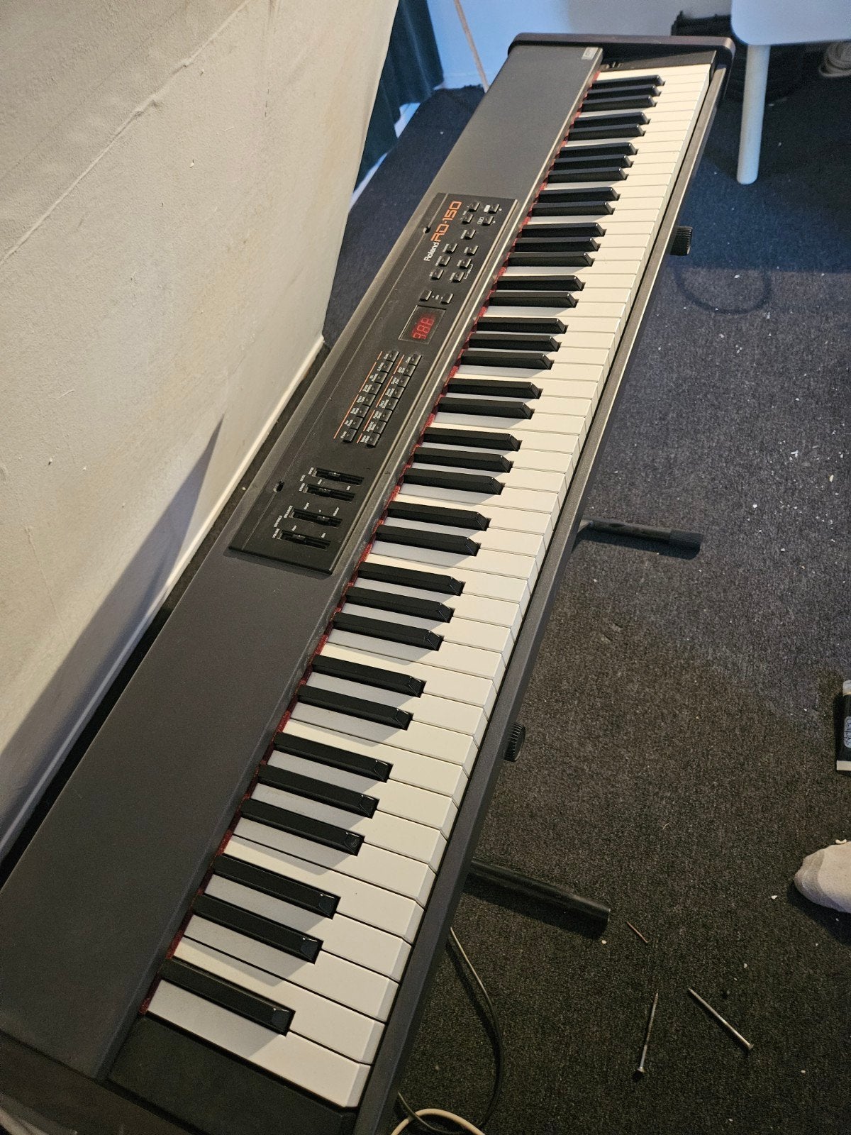Roland RD-150 Stage Piano met standaard en pedaal, Muziek en Instrumenten, Piano's, Ophalen of Verzenden, Gebruikt, Zwart