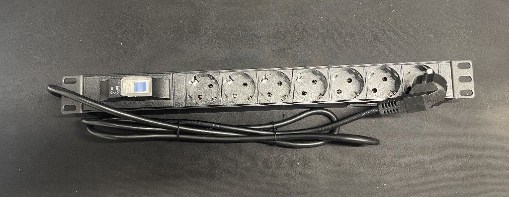 3x 19" 1U Rack Socketstrip met breaker, Computers en Software, Serverkasten, Ophalen of Verzenden, Nieuw