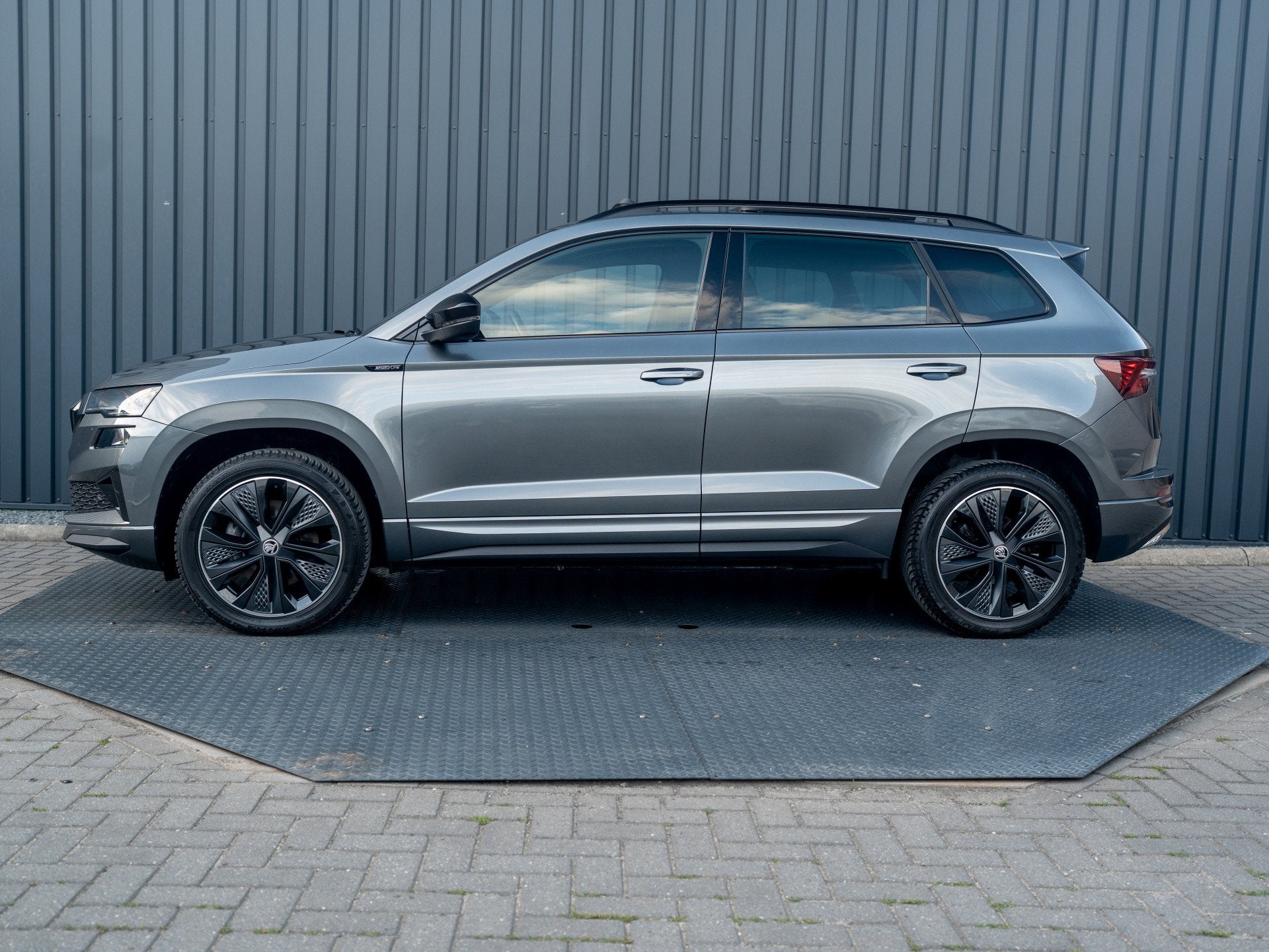 Skoda Karoq 1.5 TSI ACT Sportline Business | Panodak | Trekh, Auto's, 12 maanden, 4 cilinders, Karoq, Bedrijf