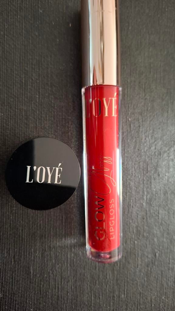 Loyé lipgloss 10 kick ass en eye shadow Friday beide nieuw, Ophalen of Verzenden, Nieuw, Gehele gezicht, Make-up