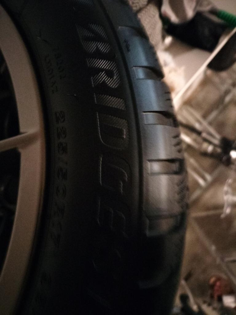 BMW 17 inch velgen met Uniroyal/Bridgestonebanden 225/50 R17, Auto-onderdelen, Banden en Velgen, Gebruikt, Banden en Velgen, 17 inch