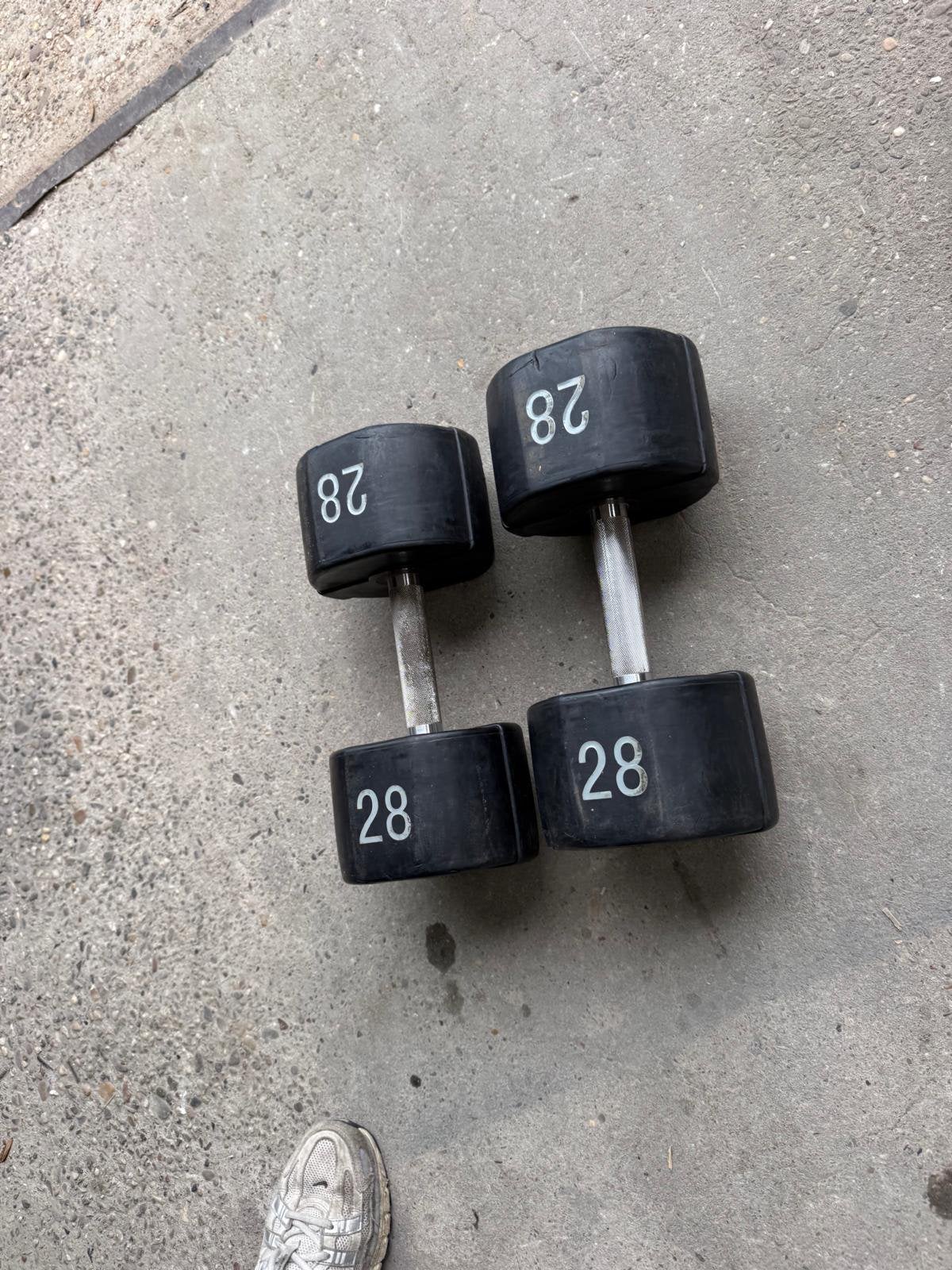 Lifemaxx 2*28 kg dumbells/ rubberen dumbell, Sport en Fitness, Ophalen, Gebruikt, Overige typen, X