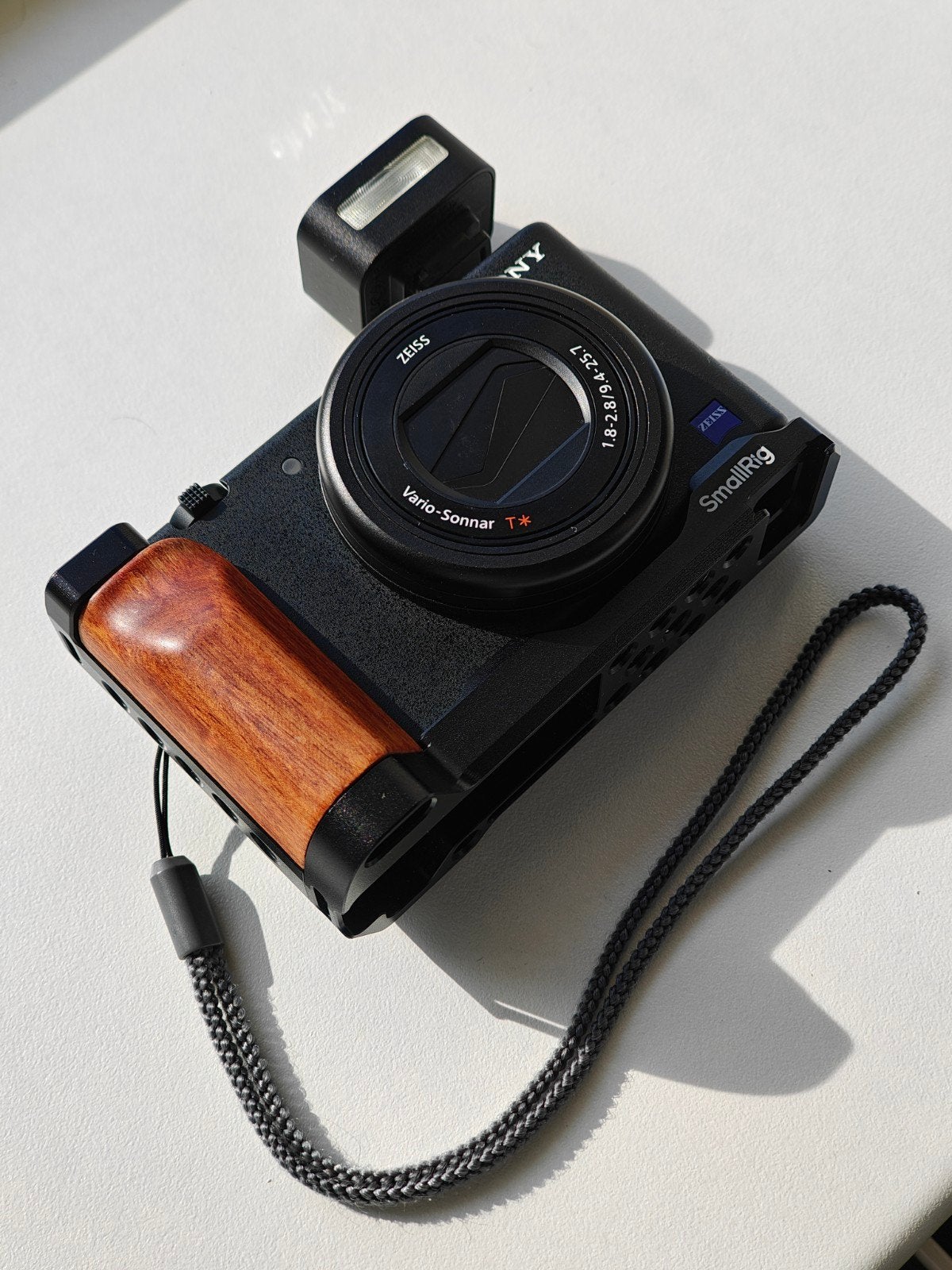 Sony ZV-1 Vlogcamera with SmallRig Grip and Flash, Verzenden, Zo goed als nieuw, Sony, 20 megapixels