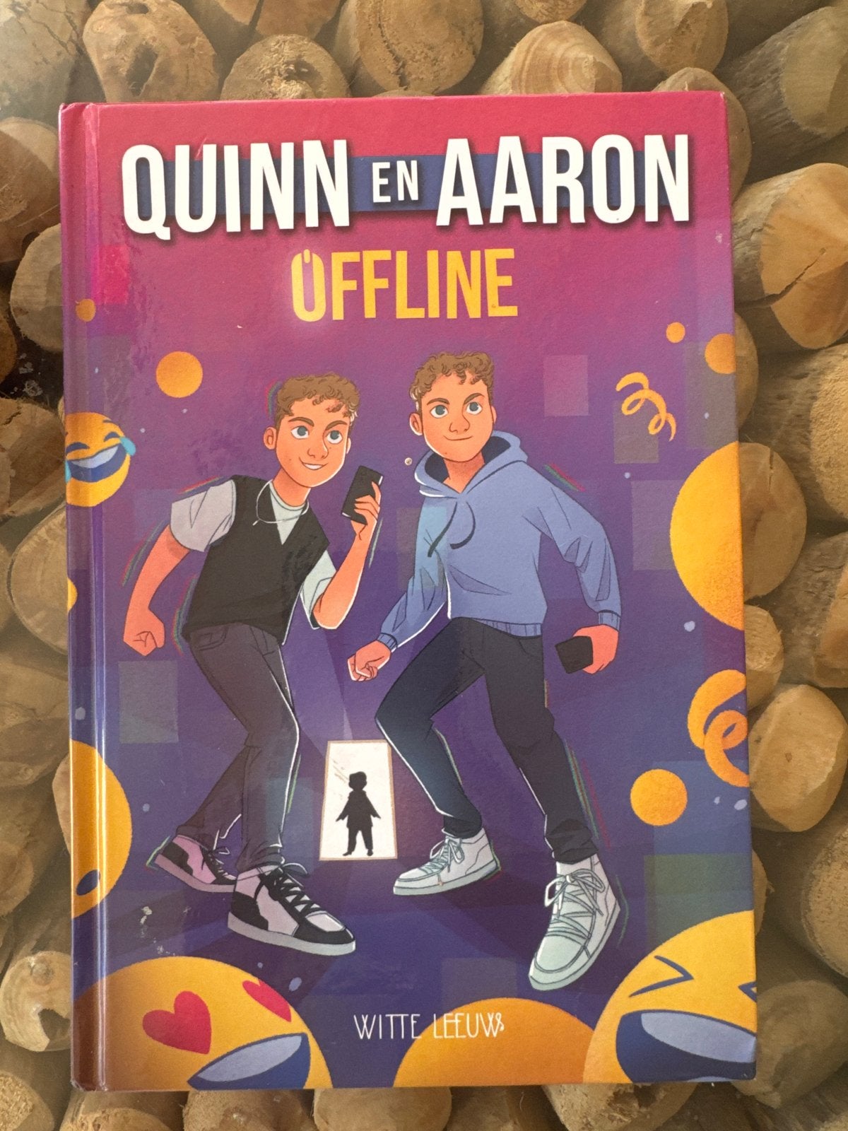 Quinn en Aaron Offline - Hilarisch avontuur, Ophalen of Verzenden, Zo goed als nieuw, Fictie