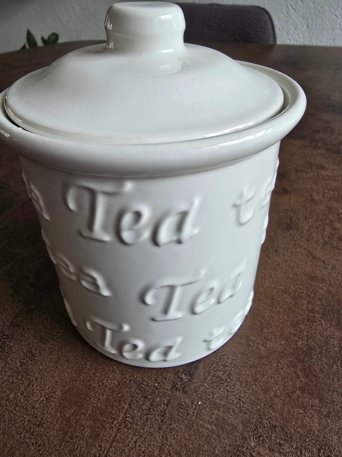 Cremewitte keramische theepot / voorraadpot met reliëf, Huis en Inrichting, Keuken | Servies, Ophalen of Verzenden, Zo goed als nieuw