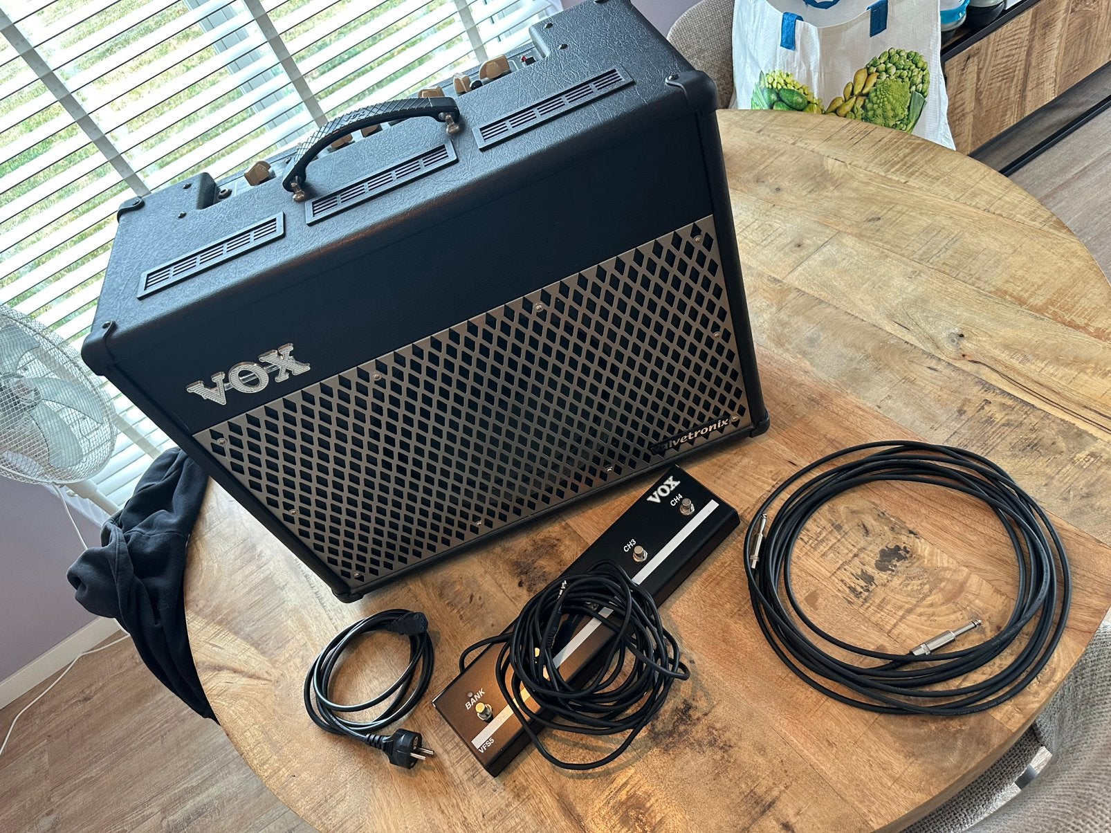 Vox VT50 gitaarversterker inclusief Vox VSF5 voetpedaal, Muziek en Instrumenten, Versterkers | Bas en Gitaar, Ophalen, Gebruikt