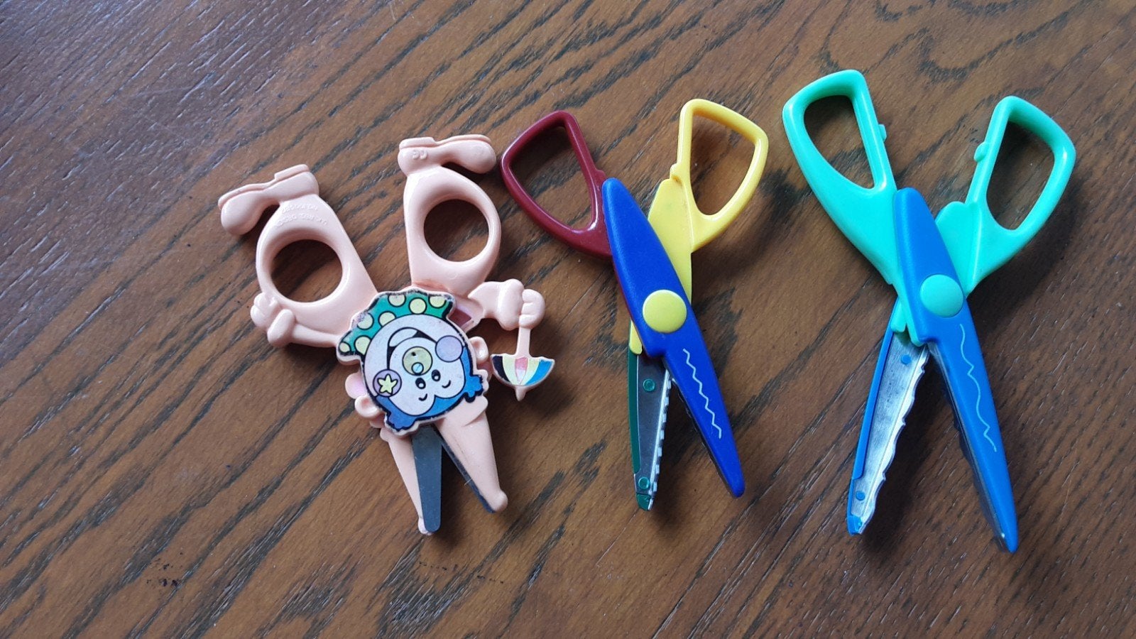 3 kinder schaartjes: 2 kartel en 1 gewoon schaartje, Gebruikt, Gereedschap of Toebehoren, Meerkleurig, Ophalen of Verzenden