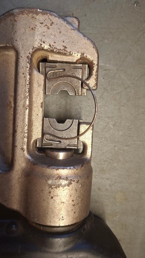 Cembre B61 accu kabelschoenperstang, Auto diversen, Autogereedschap, ., Ophalen of Verzenden, Zo goed als nieuw, .