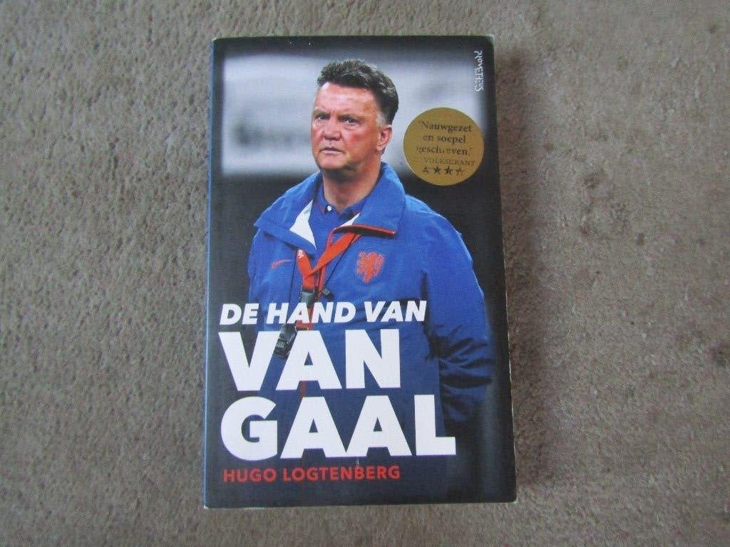 Boek: De hand van Van Gaal, Gelezen, Hugo Logtenberg, Ophalen of Verzenden, Balsport