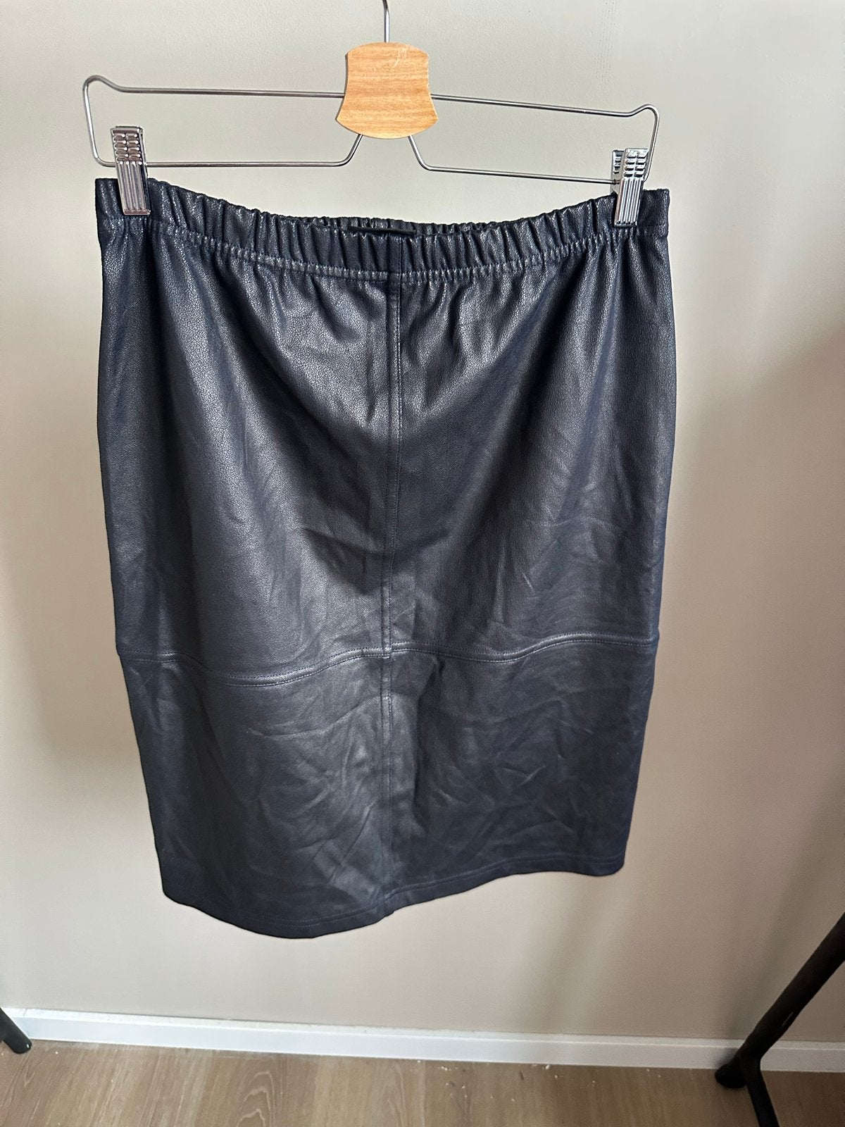 Ophelia Zwarte Faux Leren Rok Maat XL, Zwart, Maat 46/48 (XL) of groter, Ophalen of Verzenden, Zo goed als nieuw
