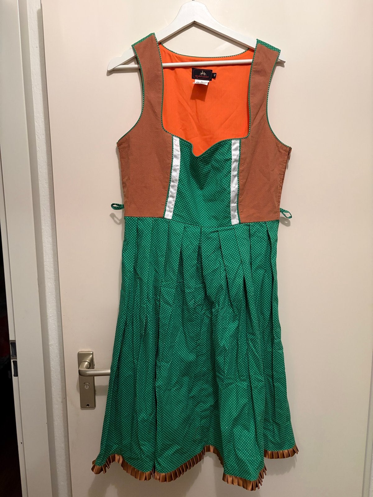 Mooie Dirndl - Oktoberfest jurk, Kleding | Dames, Maat 42/44 (L), Ophalen of Verzenden, Zo goed als nieuw, Knielengte