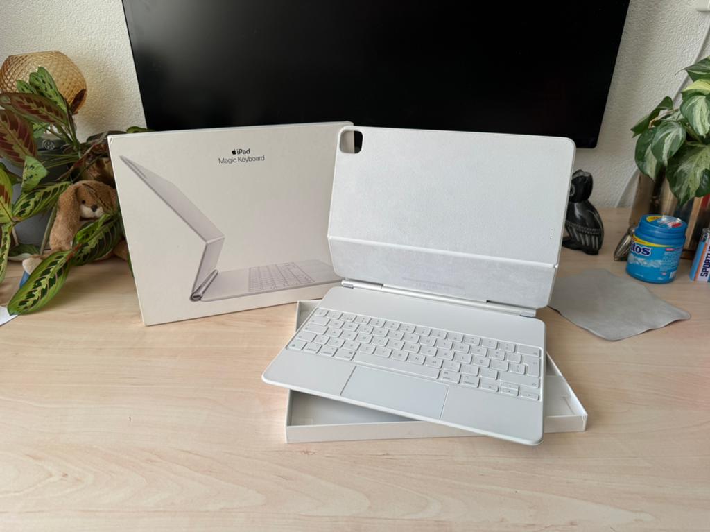 Magic keyboard apple 12,9 inch ipad pro, Ophalen of Verzenden, Zo goed als nieuw, 12 inch, Bescherming voor- en achterkant