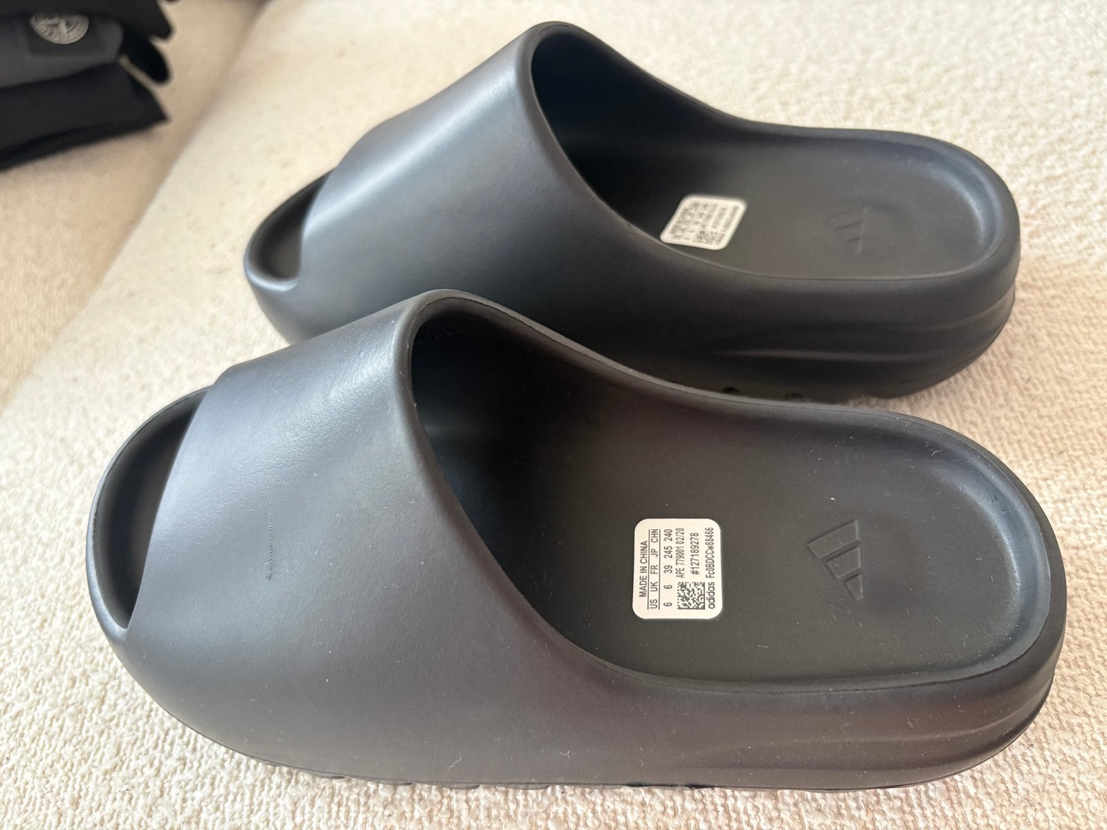 Yeezy slides, Ophalen of Verzenden, Zo goed als nieuw