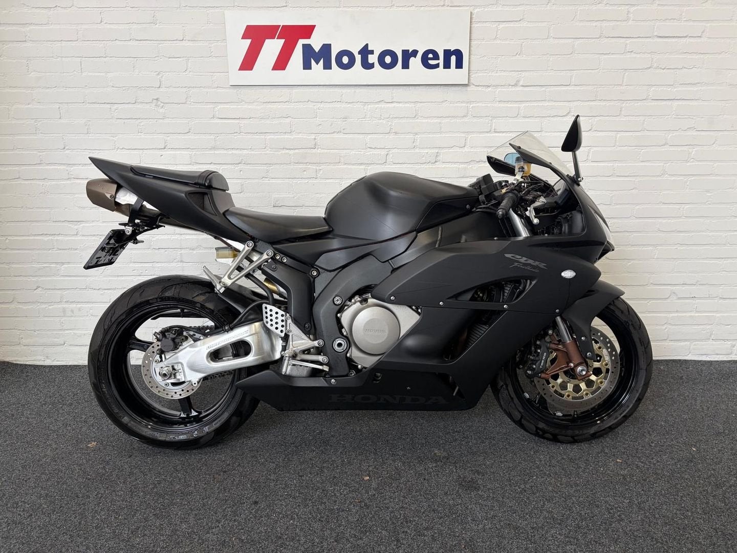 HONDA CBR 1000 RR FIREBLADE ,ZWARTE WRAP (bj 2004) 13,500 km, Motoren, Motoren | Honda, HONDA, 4 cilinders, Motorrijbewijs A, Bedrijf