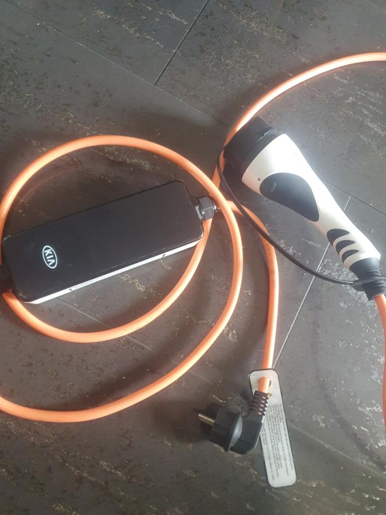 Kia draagbare EV-oplader (Type 2), Ophalen of Verzenden, Zo goed als nieuw, Laadkabel