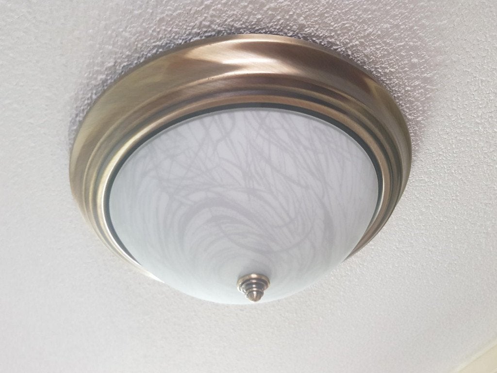 klassieke Plafondlamp Melkglas Gouden Rand plafonniere, Huis en Inrichting, Lampen | Plafondlampen, Antiek, Zo goed als nieuw