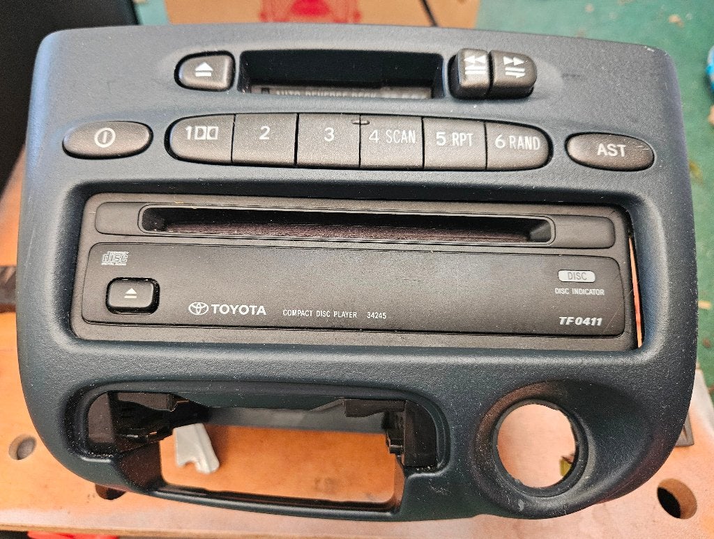Autoradio Toyota Yaris (E13) met CD-speler TF0411, Auto diversen, Autoradio's, Gebruikt, Ophalen of Verzenden