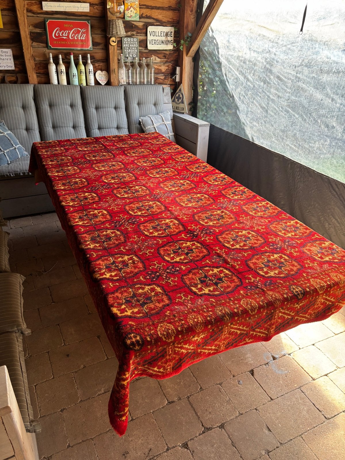 Rood vloerkleed/ tafelkleed met Oosters patroon, Huis en Inrichting, Ophalen, Geschikt voor buiten, Zo goed als nieuw, Rood