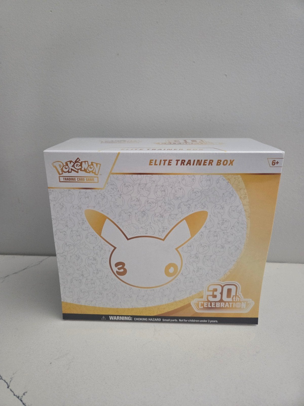 Pokemon 30th Anniversary - ETB, Ophalen of Verzenden, Nieuw, Foil