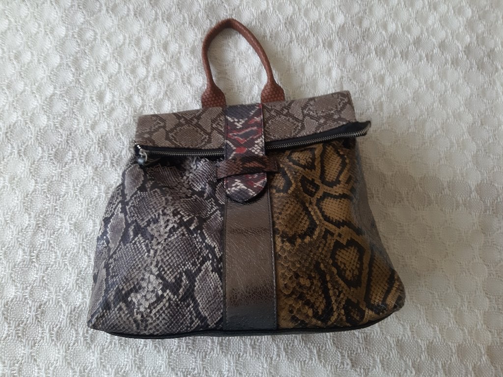 NIEUWSTAAT - prachtige aparte echt leren rugtas, Sieraden, Tassen en Uiterlijk, Tassen | Rugtassen, Ophalen, Zo goed als nieuw