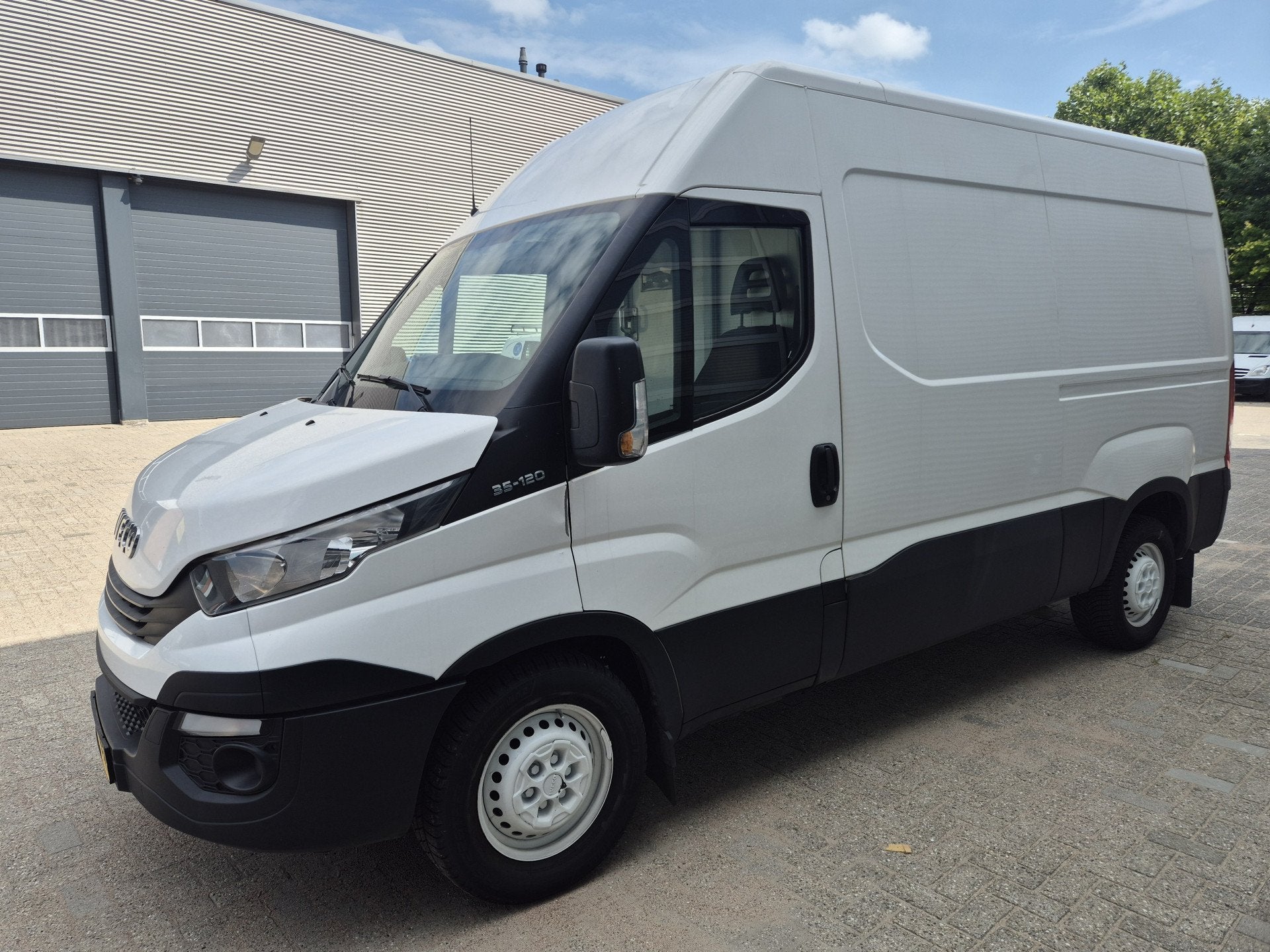 Iveco Daily 35S12V 2.3 l2h2 zeer mooie bus 3500kg trekhaak m, Auto's, Gebruikt, Iveco, Wit, Bedrijf
