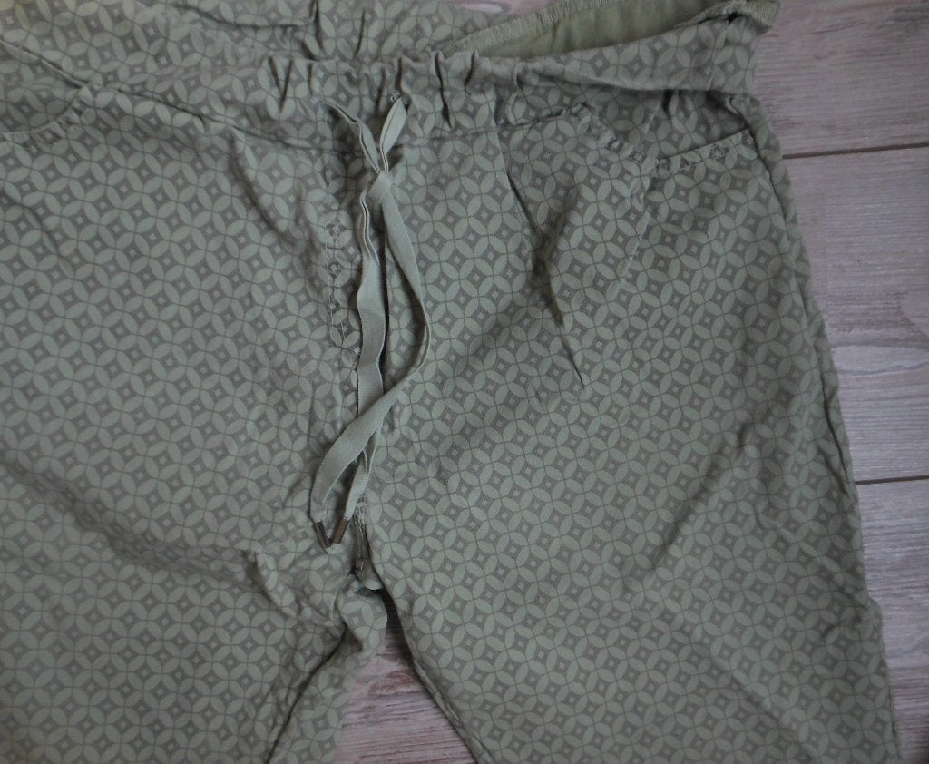 Mooie groene broek, Ophalen of Verzenden, Zo goed als nieuw, Groen, Broek of Spijkerbroek