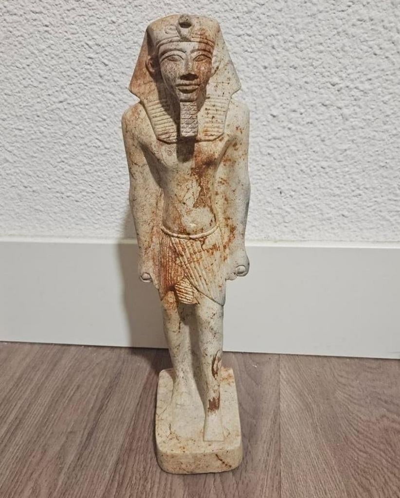 Farao Thoetmosis III Beeld - 31 cm - Egyptisch Classicisme, Antiek en Kunst, Ophalen, Gepatineerd, 20 - 50 cm, Steen of Keramiek