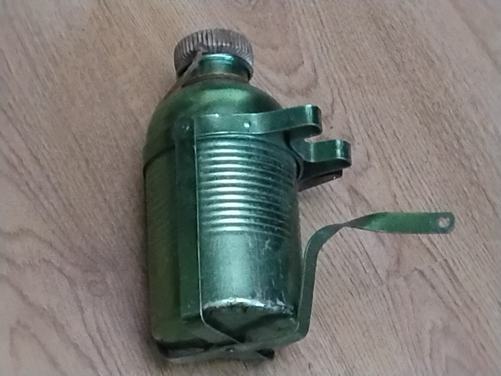 ANTIEKE BIDON EN HOUDER VOOR AAN HET STUUR, Ophalen