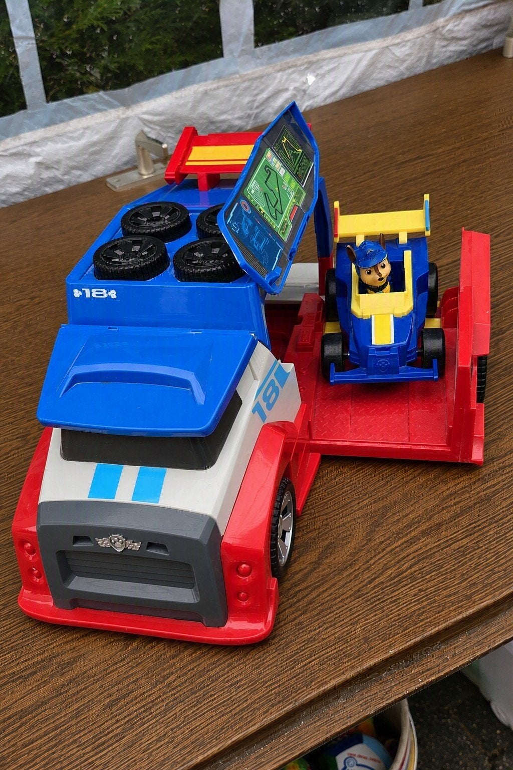 Paw Patrol Race & Go Deluxe Speelset met Chase, Ophalen, Zo goed als nieuw