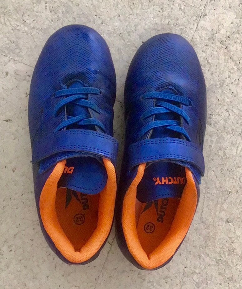 Vrijwel nieuwe Dutchy voetbalschoenen maat 32, Maat XS of kleiner, Ophalen of Verzenden, Zo goed als nieuw, Schoenen