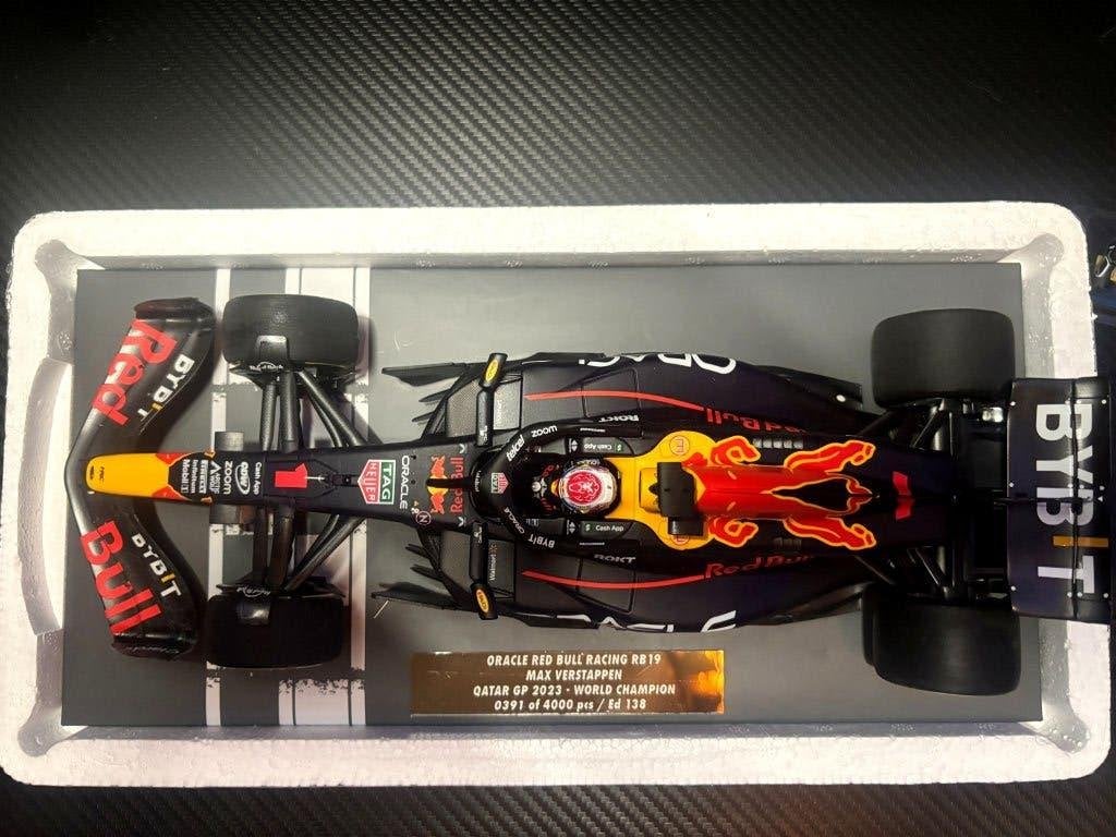 Max Verstappen 1:18 auto World Champion Qatar 2023, Hobby en Vrije tijd, Ophalen of Verzenden, Gebruikt, Auto, MiniChamps