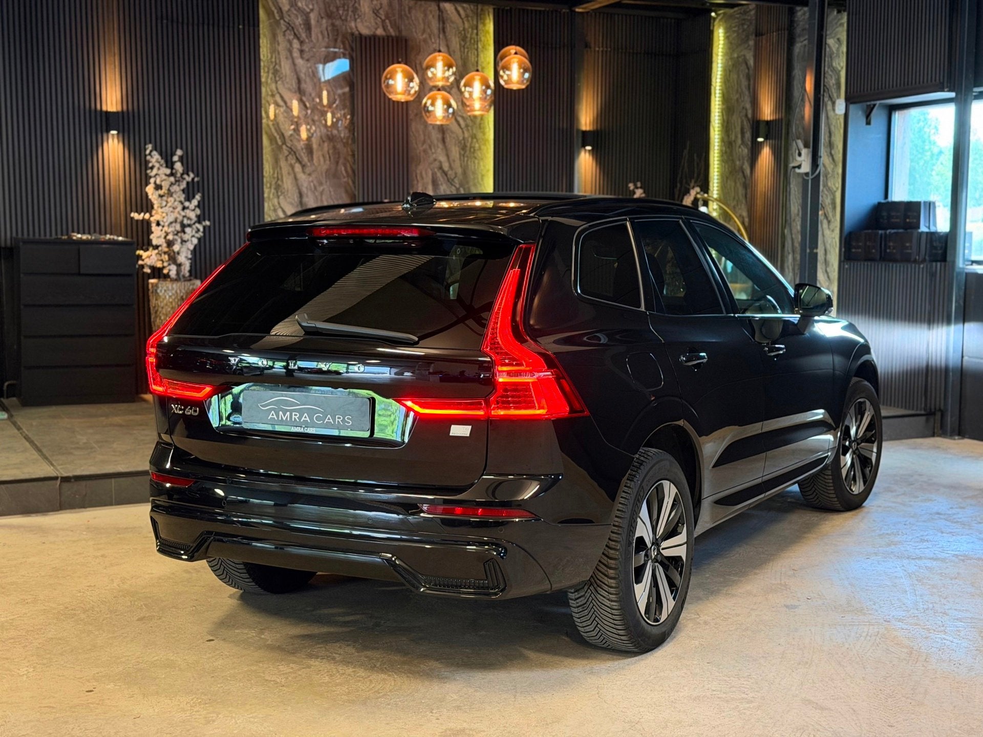 Volvo XC60 2.0 T6 Plug-in hybrid AWD R-Design|Pano|H&K|Vol!, Automaat, Gebruikt, Euro 6, 4 cilinders