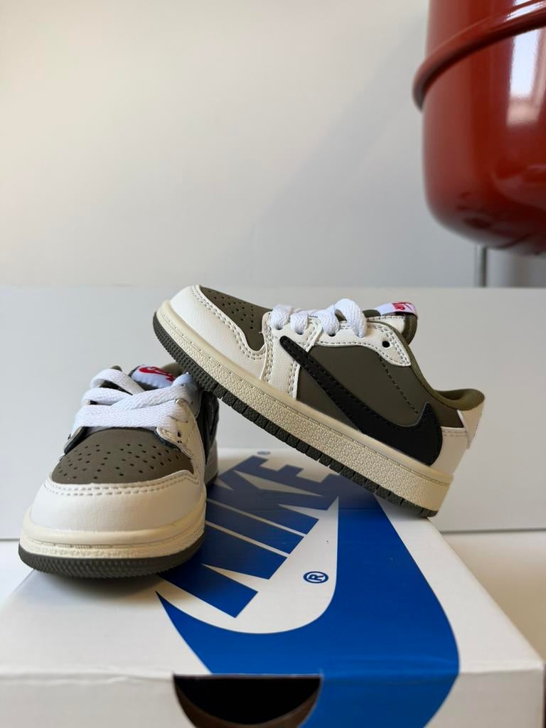 Jordan Travis Scott Medium Olive maat 25, Kinderen en Baby's, Schoentjes, Jongetje of Meisje, Nieuw, Ophalen of Verzenden