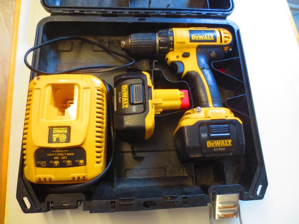 Dewalt Accu boormachine en slagschroevendraaier, Doe-het-zelf en Verbouw, Gereedschap | Boormachines, Ophalen of Verzenden, Gebruikt