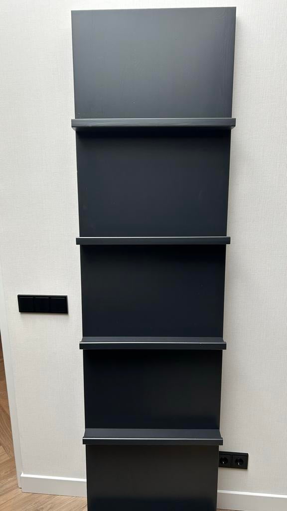 Modern zwart boekenrek met 4 planken, Huis en Inrichting, Kasten | Boekenkasten, Ophalen, Met plank(en), Gebruikt, 200 cm of meer