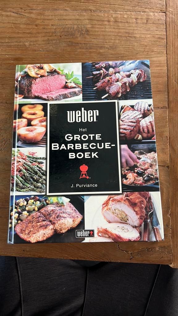 ZGAN WEBER GROTE BARBECUE BOEK, Ophalen of Verzenden, Zo goed als nieuw